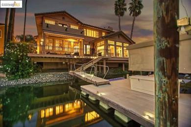 Дом отдыха Waterfront - Luxury Spanish style 3,983 sq ft home. 4br/3ba