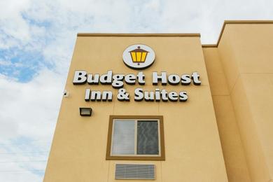 Hotel Budget Host Inn & Suites