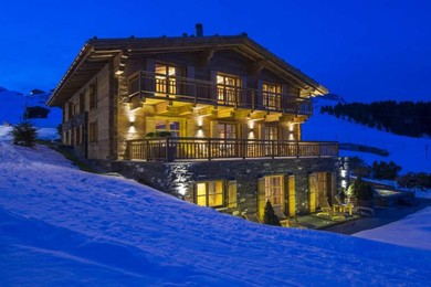 Отель Chalet is located at the very edge of the piste with true ski inski out