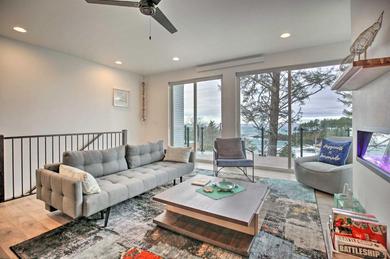 Holiday home Ocean View Depoe Bay Townhome - Walk to Downtown!