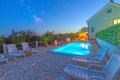  Luxury Villa with Heated Pool