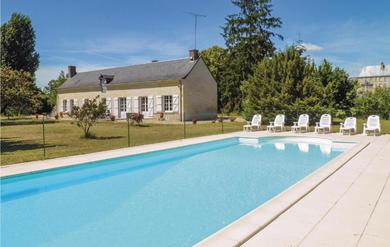 Amazing home in Bourgueil with 4 Bedrooms, WiFi and Outdoor swimming pool