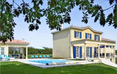 Awesome home in Montaigu de Quercy with Outdoor swimming pool, WiFi and Private swimming pool