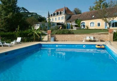 Дом отдыха Maison de 5 chambres avec piscine partagee et terrasse amenagee a Queyssac