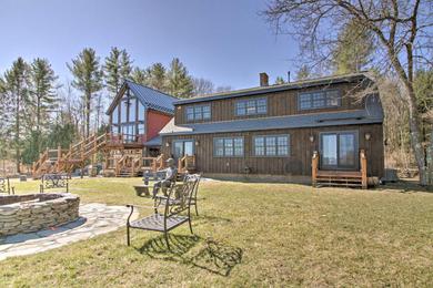 Holiday home Timeless Red Sox Retreat with Scenic Mountain Views!