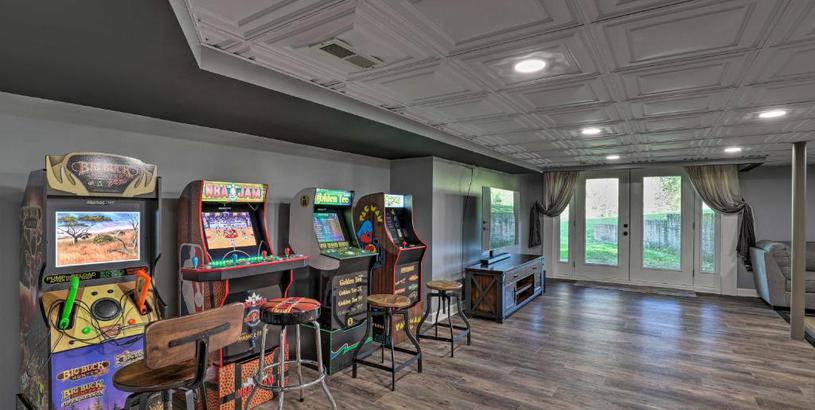 Holiday home Roomy Burnsville Cabin Game Room and Theater!