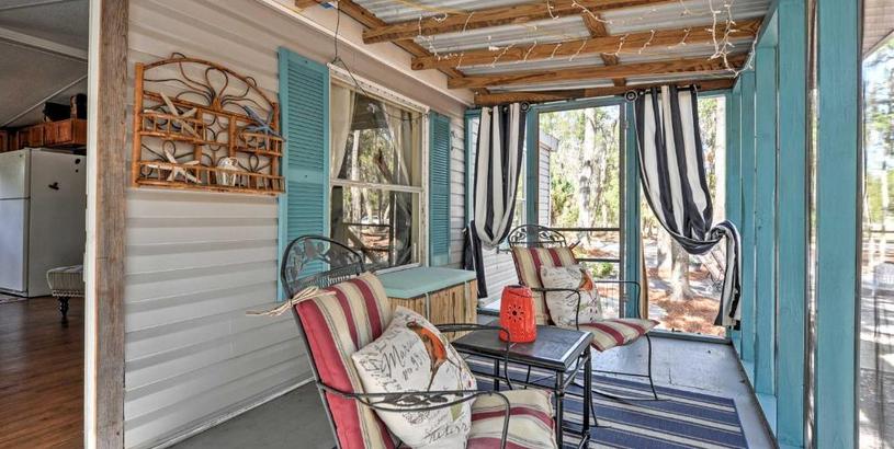 Holiday home The Lodge at Colonels Island with Screened Porch!