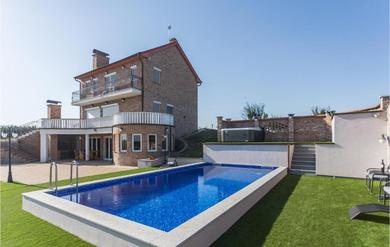 Holiday home Awesome Home In Ceminac With Wifi, 5 Bedrooms And Outdoor Swimming Pool