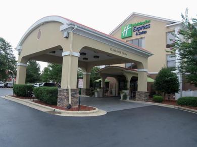 Отель Holiday Inn Express Hotel & Suites Sanford, an IHG Hotel