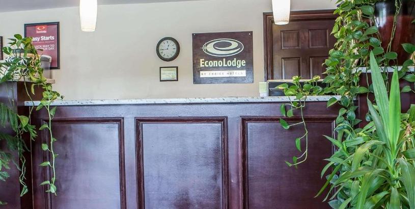 Отель Econo Lodge Newton