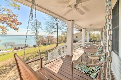 Holiday home Country-Chic Home with Fire Pit, Steps to Lake!