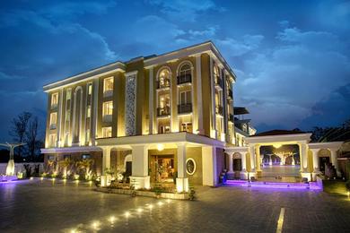  Four Vedas Hotel & Resort