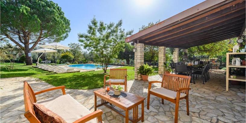 Holiday home Awesome home in Radovani with Outdoor swimming pool, 6 Bedrooms and WiFi