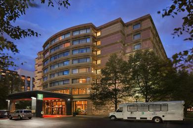 Отель Embassy Suites by Hilton Chicago O'Hare Rosemont