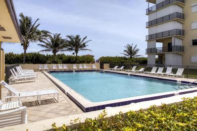 Апартаменты Jensen Beach Condo with Oceanfront Balcony and Pool!