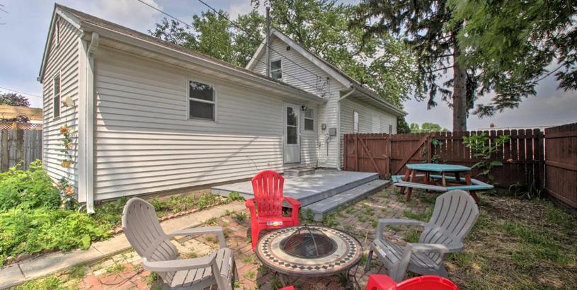 Holiday home Quaint Chesterton Home in Walkable Location!