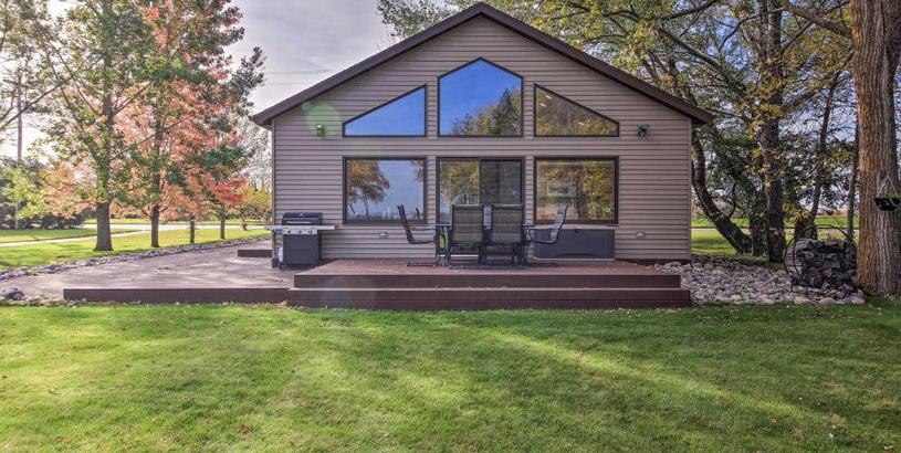 Holiday home Waterfront Cabin in Detroit Lakes with Deck and Yard