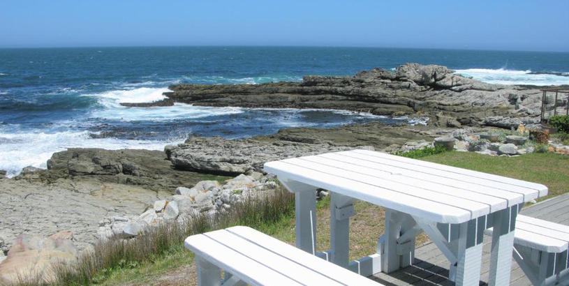 Дом отдыха Beachfront Cottage - Hermanus Whale View