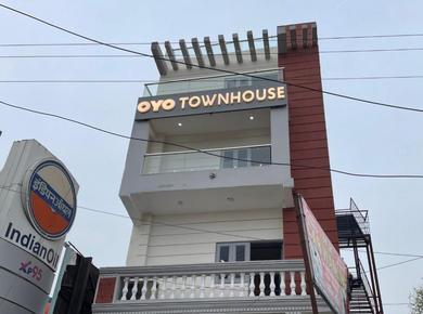 Hotel Oyo TownHouse Knights Inn