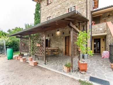 Apartments Comfy Holiday Home in Montone with private pool and garden