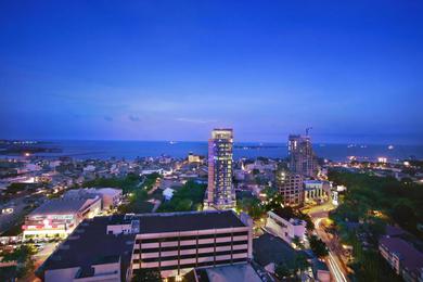 Отель ASTON Makassar Hotel & Convention Center