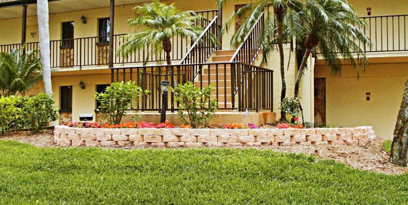 Apartments Comfortable Resort Condos in Lehigh Acres, Florida
