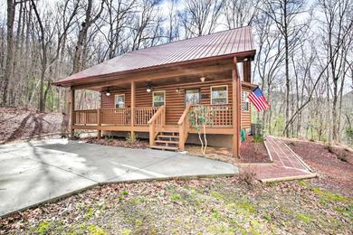 Дом отдыха Cozy Hayesville Retreat with Deck and Mtn Views!