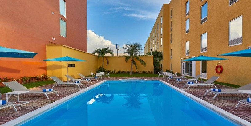 Hotel City Express Junior by Marriott Cancun