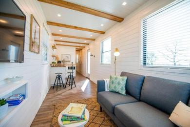 The Pecan Grove Container Home 15 min to Magnolia