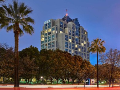 Отель Hilton Los Angeles North-Glendale & Executive Meeting Center