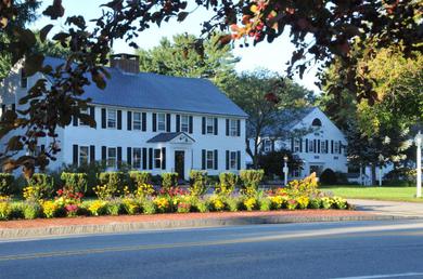 Hotel Publick House Historic Inn and Country Motor Lodge