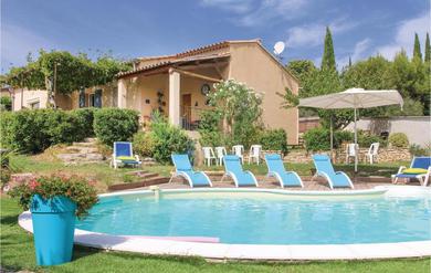 Holiday home Awesome home in Goult with 4 Bedrooms, WiFi and Outdoor swimming pool