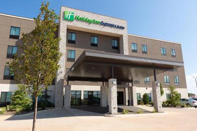 Holiday Inn Express & Suites - Kingfisher, an IHG Hotel