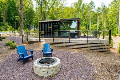 Holiday home Riverside Tiny Cabin w Hot Tub Fire Pit & Kayaks