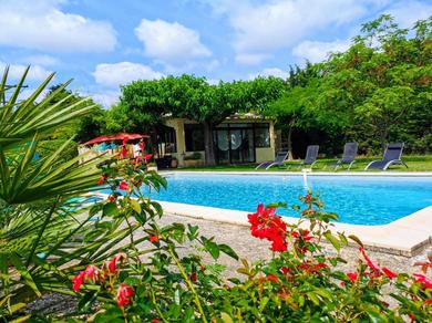 Вилла Villa de 5 chambres avec piscine privee jardin amenage et wifi a Bedarrides