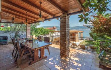 Holiday home Amazing Home In Slatine With 3 Bedrooms, Jacuzzi And Wifi