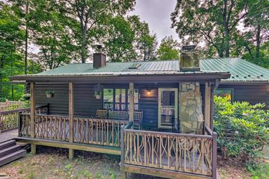 Holiday home Quaint Cabin with Outdoor Fireplace and Sunroom!