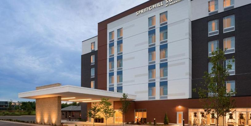 Отель SpringHill Suites by Marriott Milwaukee West/Wauwatosa