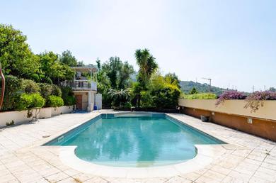 Apartments ALTIDO Splendid Flat in Villa w/Swimming Pool