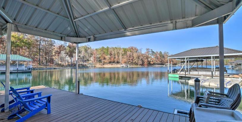 Holiday home Lake Keowee Cottage with Deck and Private Dock!
