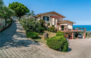 Holiday home Nice home in Belsito with WiFi and 6 Bedrooms