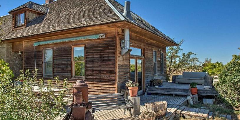 Дом отдыха Converted Historic Schoolhouse with Hot Tub and Views!