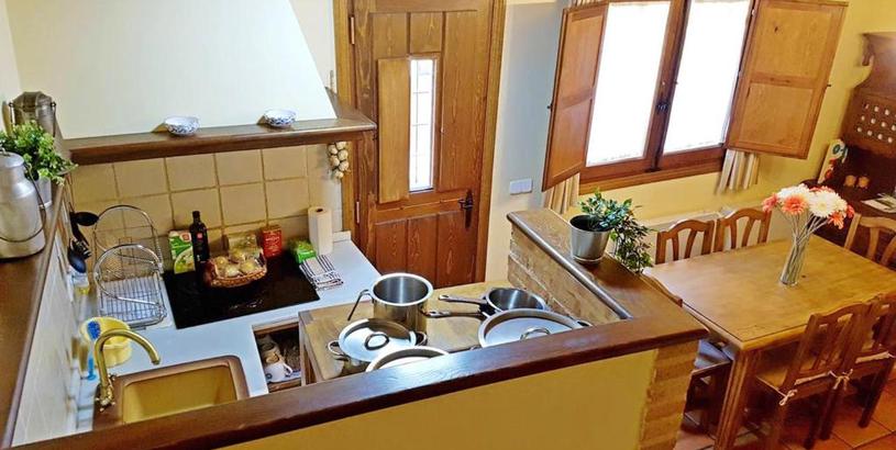 Holiday home House with 3 bedrooms in La Adrada with wonderful mountain view balcony and WiFi
