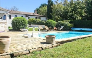 Beautiful home in Atur with Outdoor swimming pool, WiFi and 3 Bedrooms