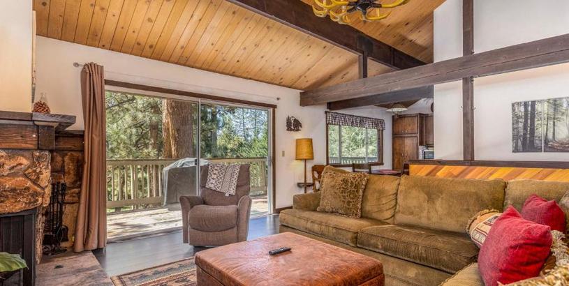Holiday home Pet-Friendly Cabin with Hot Tub, 1 Mi to Ski Resorts
