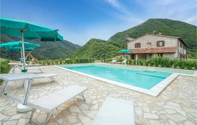 Holiday home Nice Home In Apecchio pu With 8 Bedrooms, Wifi And Private Swimming Pool