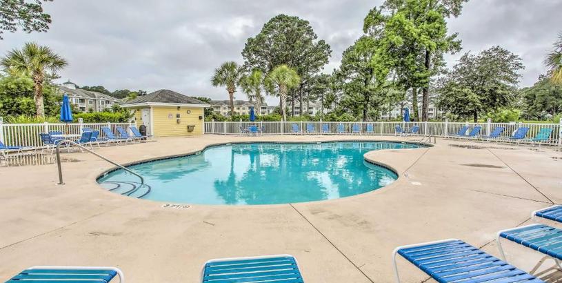 Apartments Sunny Myrtlewood Condo with Golf and Pool Near Beach!