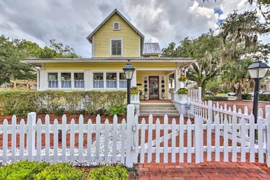 Holiday home Charming Historic Home - Walk to Waterfront!