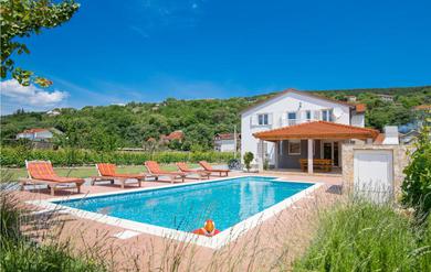 Holiday home Stunning home in Prolozac with WiFi and 5 Bedrooms