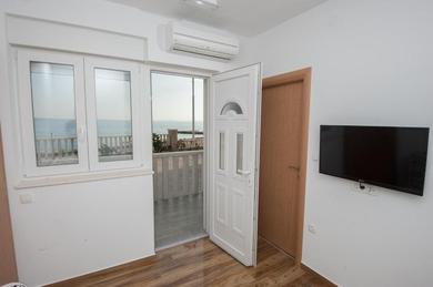 Apartments Apartment in Podstrana-Sv Martin with sea view, balcony, air conditioning, WiFi 5117-7